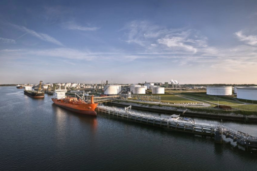Evos and HyFive Explore Rotterdam E-Methanol Storage Partnership