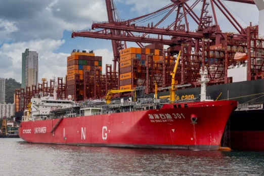 Hong Kong Achieves Dual Milestone with First STS and SIMOPS LNG Bunkering