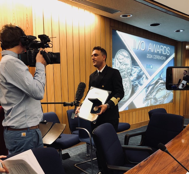 Master and Crew of Marlin Luanda Commended for Bravery by IMO