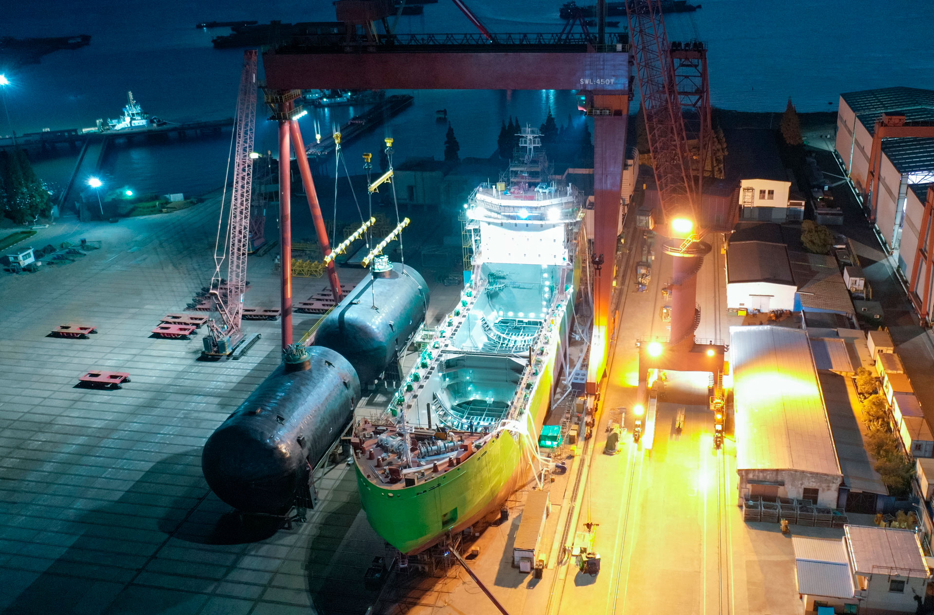 Construction of Russia's First LNG Bunker Barge Nears Completion