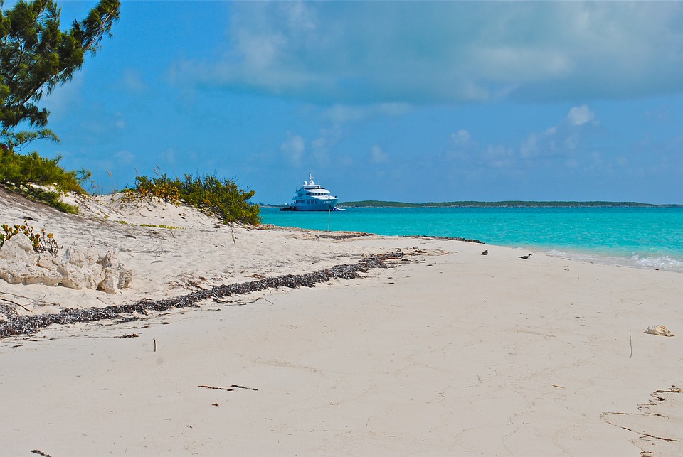 Diesel Spill off Bahamas Resort Island