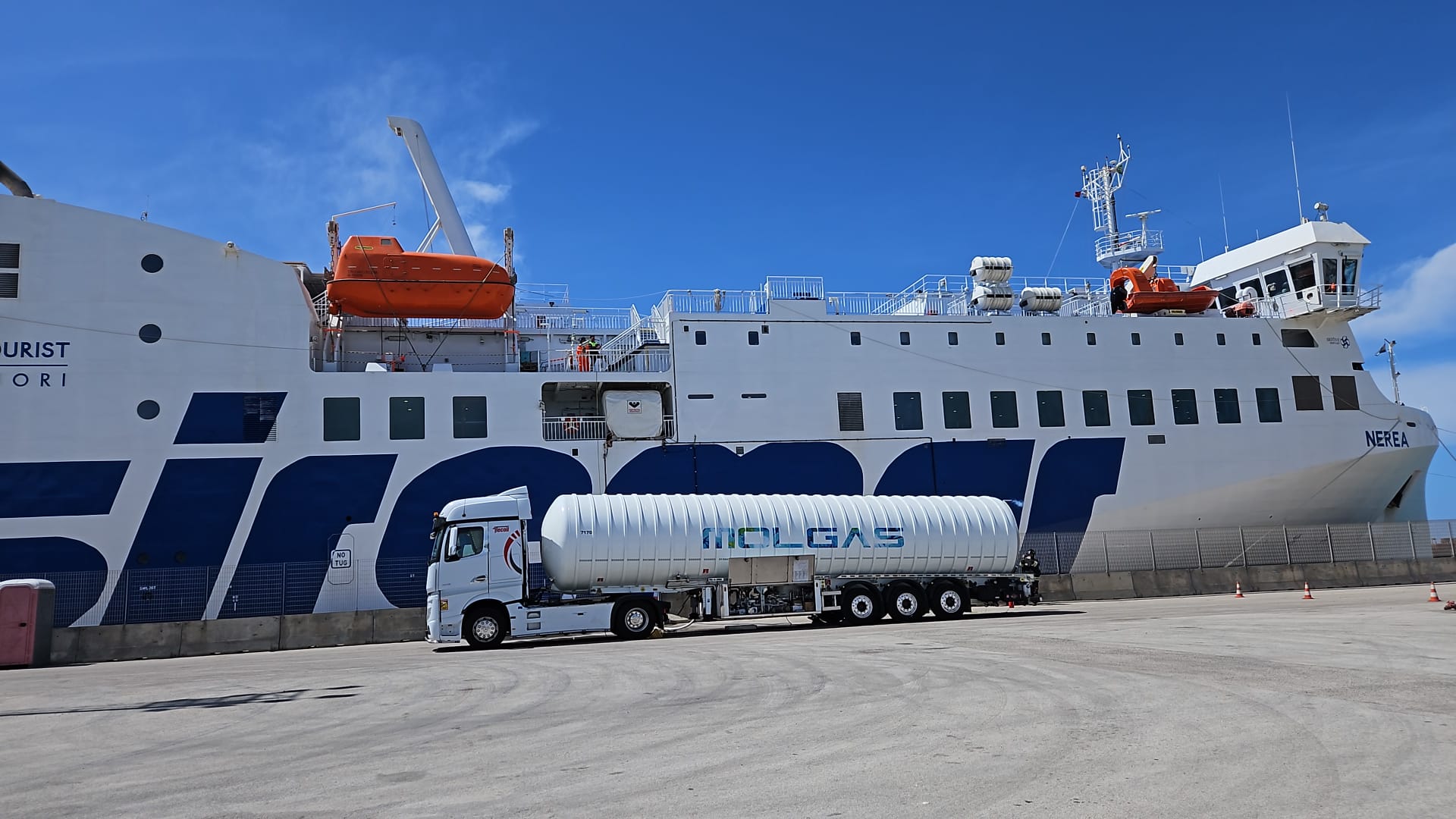 Molgas Group Sets Up LNG Bunker Supply in Italy