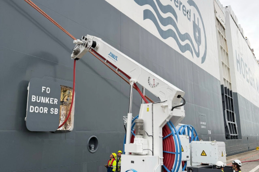 Hoegh Autoliners LNG-Fuelled Ship Connects to Shore Power in Zeebrugge