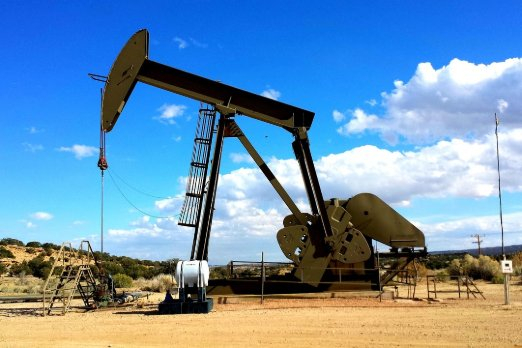 Crude Futures Surge Past $100/bl for First Time Since 2022