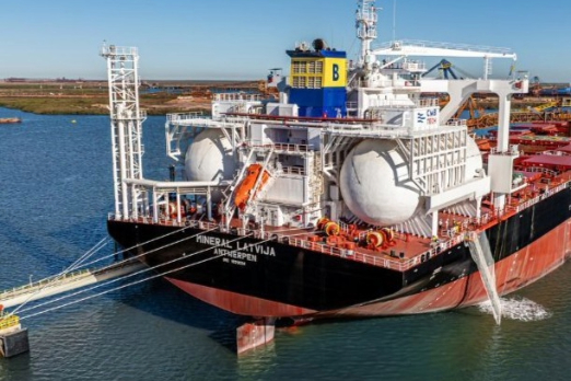 Fortescue and CMB.TECH Sign Charter Deal for Up to 12 Ammonia-Capable Bulkers