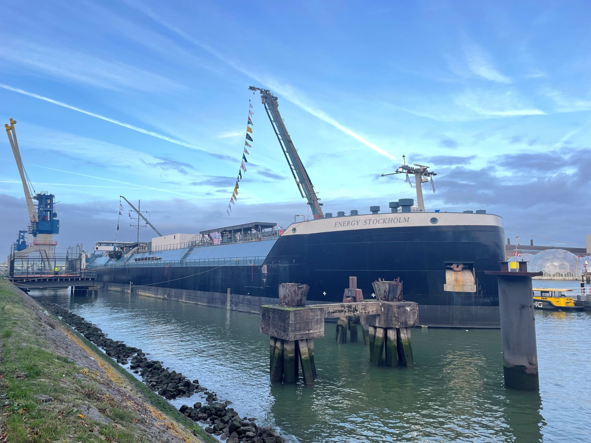 Shell Christens New LNG Bunker Delivery Vessel