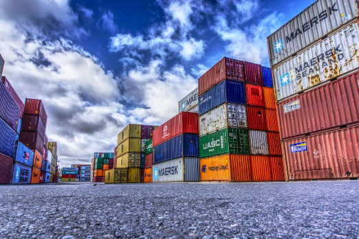 Middle East Conflict Leaves About 140 Container Ships Stranded in the Gulf