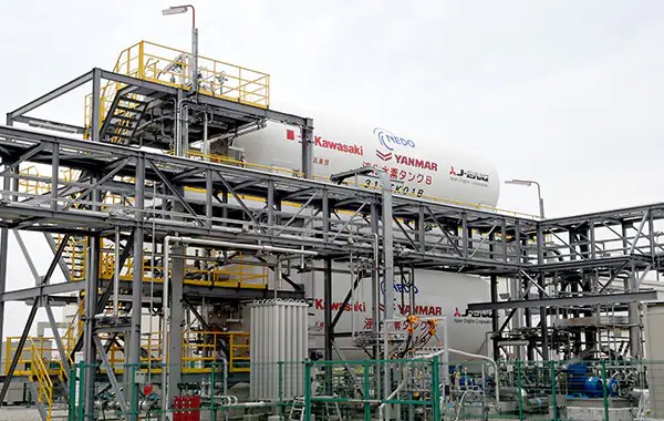 Japanese Firms Test World's First Hydrogen Ship Engine on Land