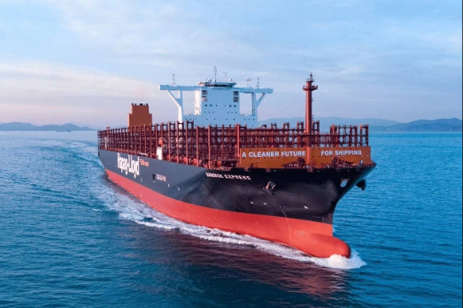 Containers Fall from Hapag-Lloyd Ship onto LNG Bunker Vessel During Rotterdam Bunkering