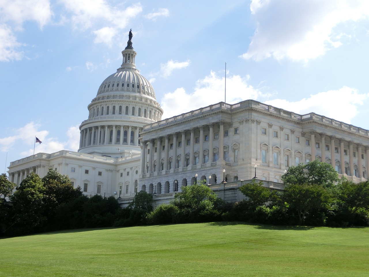 New Bill Seeks to Shift Chinese Cargo Onto US-Flagged Ships