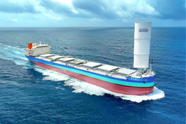MOL Adds Wind-Assisted LNG Dual-Fuel Coal Carrier to Fleet