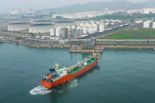 Green Methanol Cargo Loaded for Marine Fuel Supply in Shanghai