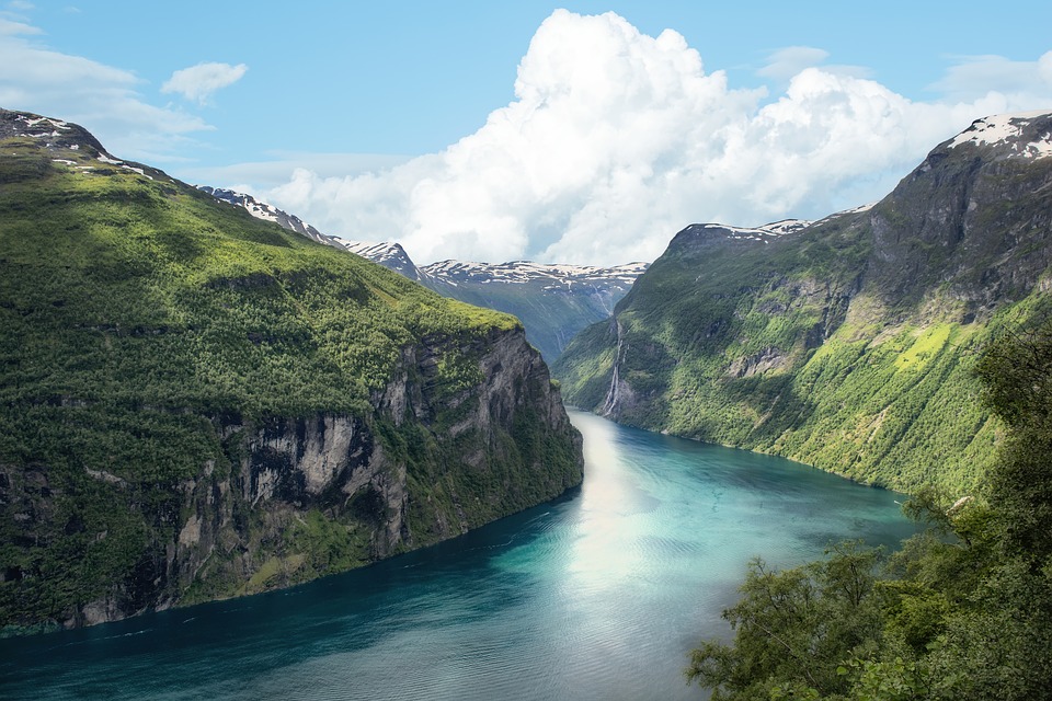 Hurtigruten Sees Niche Cruises as Covid-19 Exit Plan