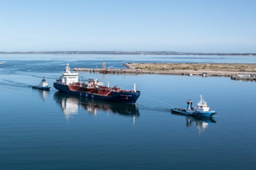 Avenir Extends Charter Deal for LNG Bunker Vessel with Excelerate Energy