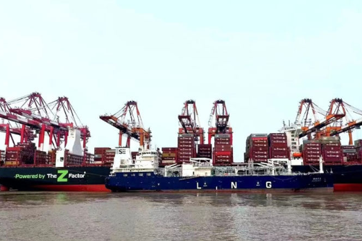 Avenir Bunkers ZIM's First LNG Fueled Boxship