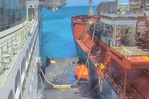 Carnival Cruise Ship Takes on First LNG Bunkers in Honduras