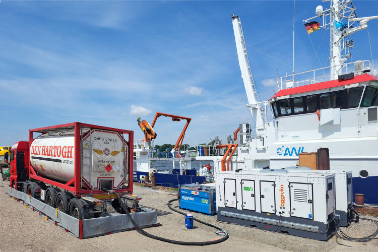 Royal Den Hartogh Joins OCI HyFuels on Methanol Bunkering