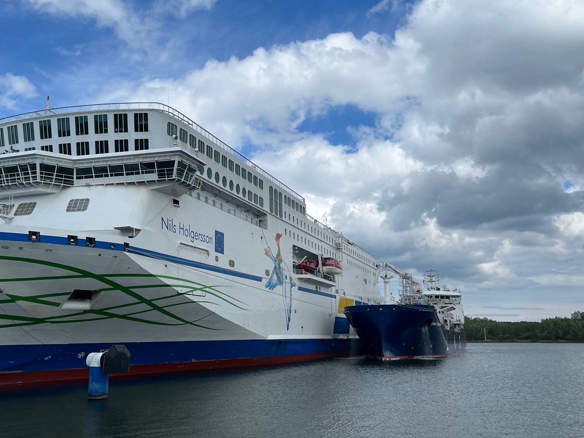 Avenir LNG Launches Ship-to-Ship LNG Bunker Supply in Germany