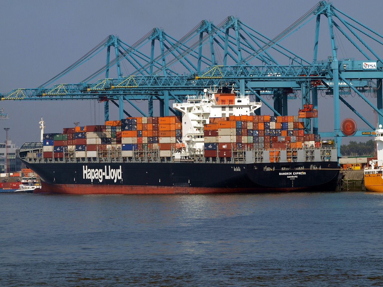 Hapag Lloyd Signs 250,000 MT/Year Green Methanol Deal