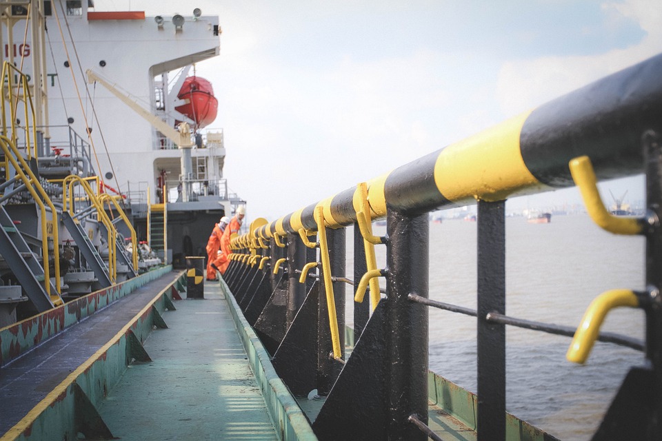 LNG Bunker Tank Collision Highlights Basic Errors and Design Flaws, Says Seafarer