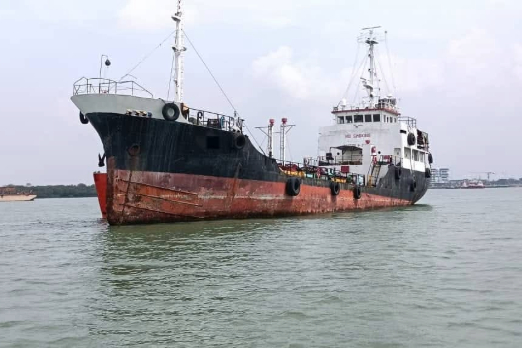 Malaysia Detains Tanker for Alleged Anchoring Without Permission