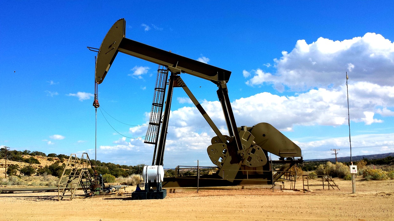 Crude Futures Sink on Prospect of Increased Middle East Output