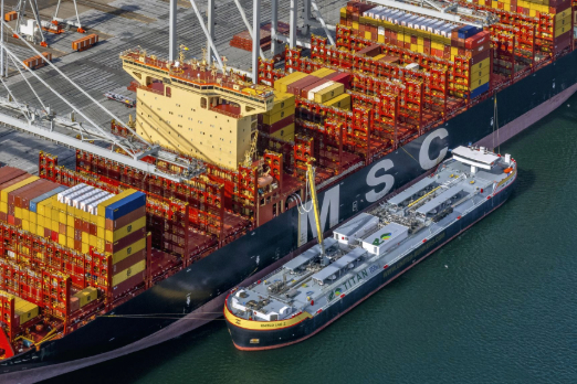 Titan Bunkers MSC Boxship with LNG in Rotterdam