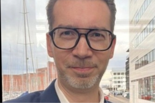 Maersk to Hire Dedicated LNG Bunker Trader