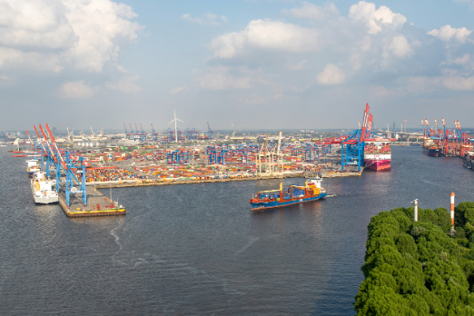 Hamburg Opens Waltershof Terminals to Methanol and LNG Bunkering