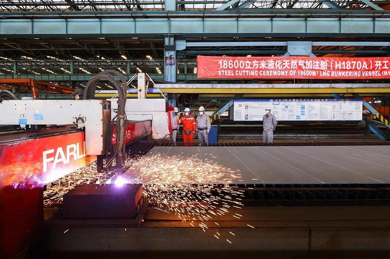 China State Shipbuilding Delivers World's Largest LNG Bunker Barge