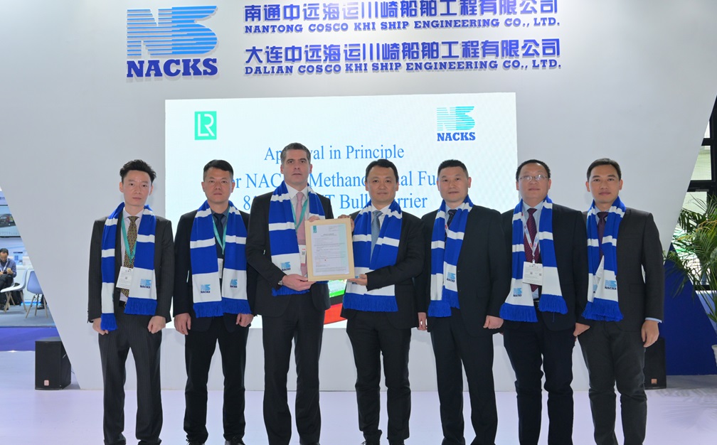 Methanol- and Wind-Powered Bulker Design Wins LR Approval