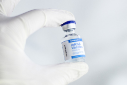 Crude Drops $10/bbl, Bunkers Tumble on Omicron Coronavirus Variant