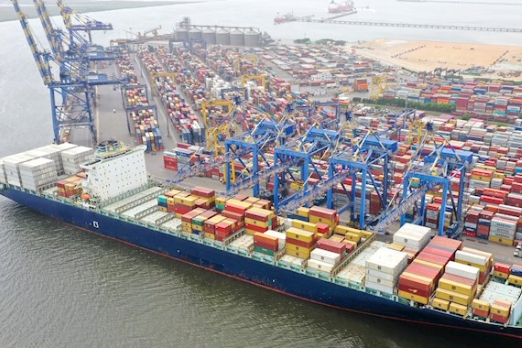 AM Green Partners with DP World to Develop Green Fuels Bunkering Infrastructure