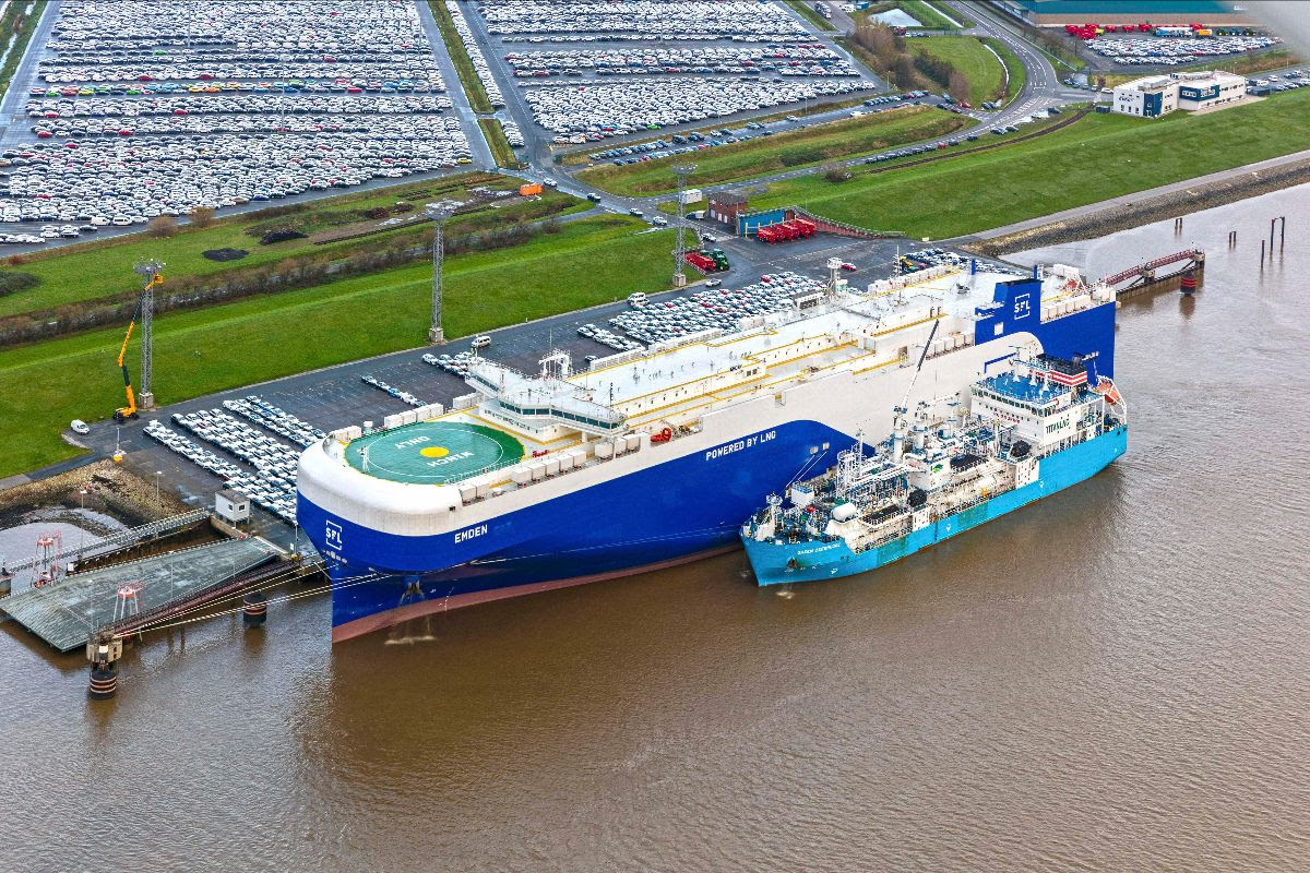 Titan and KPI OceanConnect Bunker New LNG-Fuelled Car Carrier in Germany