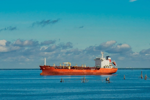 Vitol Launches Bunker Supply by Barge in West Africa