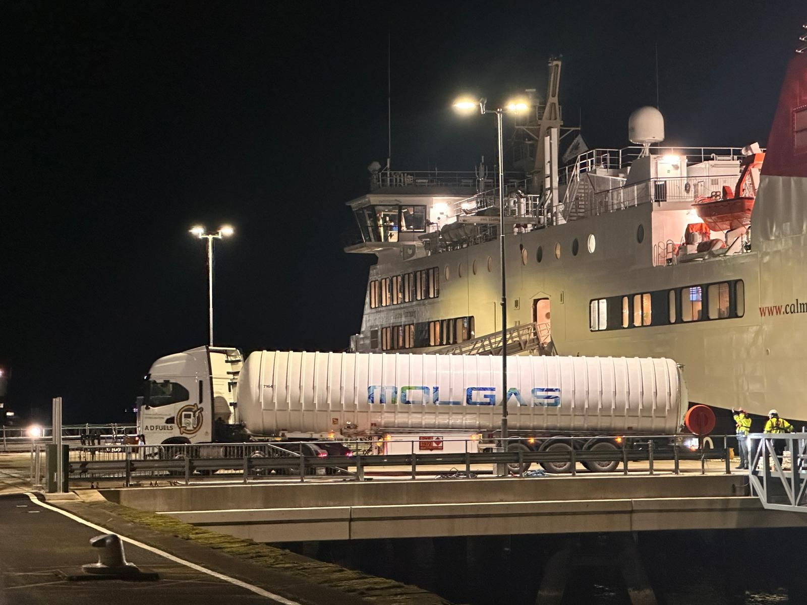 Molgas Launches LNG Bunkering in UK