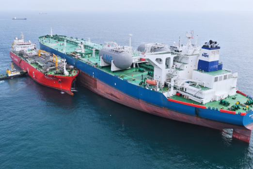 Hong Kong Sees First Ship-to-Ship LNG Bunkering of VLCC