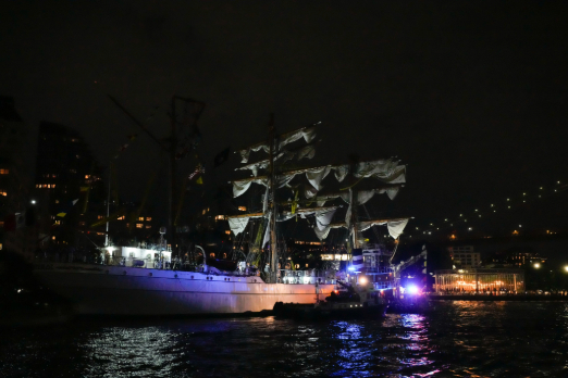 Two Dead as Mexican Navy Ship Collides With Bridge in New York