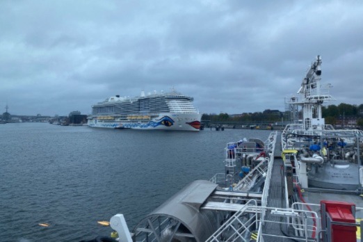 Carnival Cruise Ship in First LNG Bunkering at Kiel