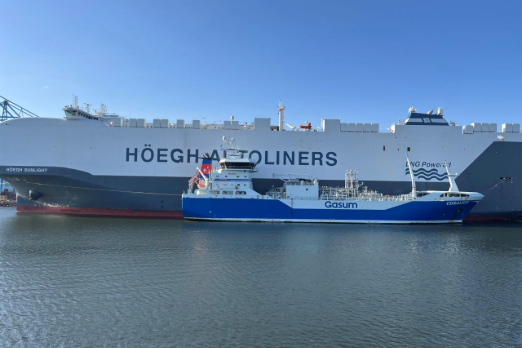 Gasum Bunkers Car Carrier with LNG at Gothenburg