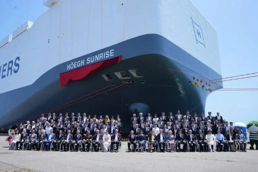 Höegh Autoliners Adds LNG-Fuelled Ship to Fleet, Ammonia to Follow in 2027