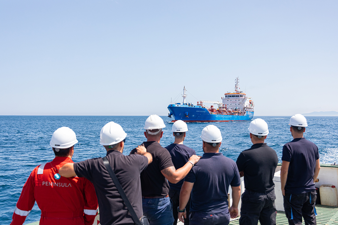 Peninsula Adds Third Bunker Barge in Middle East