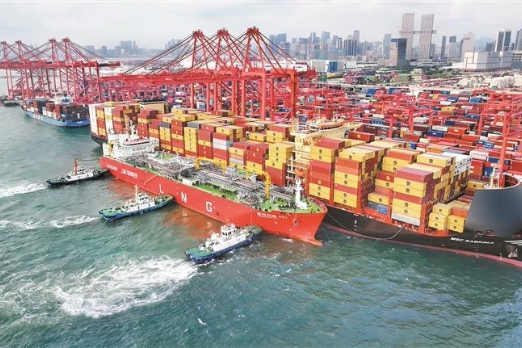 MSC Boxship Takes on LNG Bunkers at Mawan Port in Shenzhen