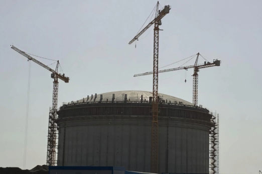 Marsa LNG Bunkering Facility in Oman Advances with Tank Roof Lift