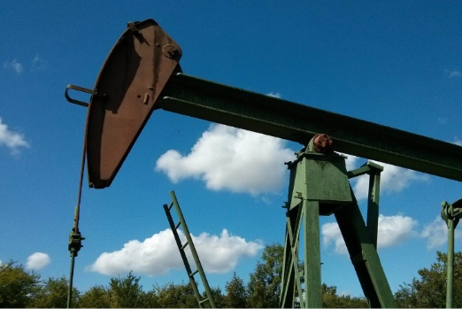 Crude Futures Drop Over 6% as US and Iran Pause Attacks