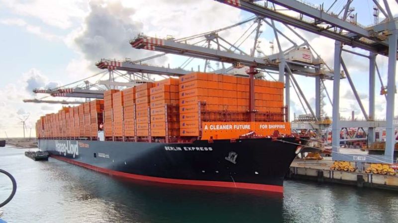 Shell Bunkers New 23,500 TEU Boxship With LNG at Rotterdam