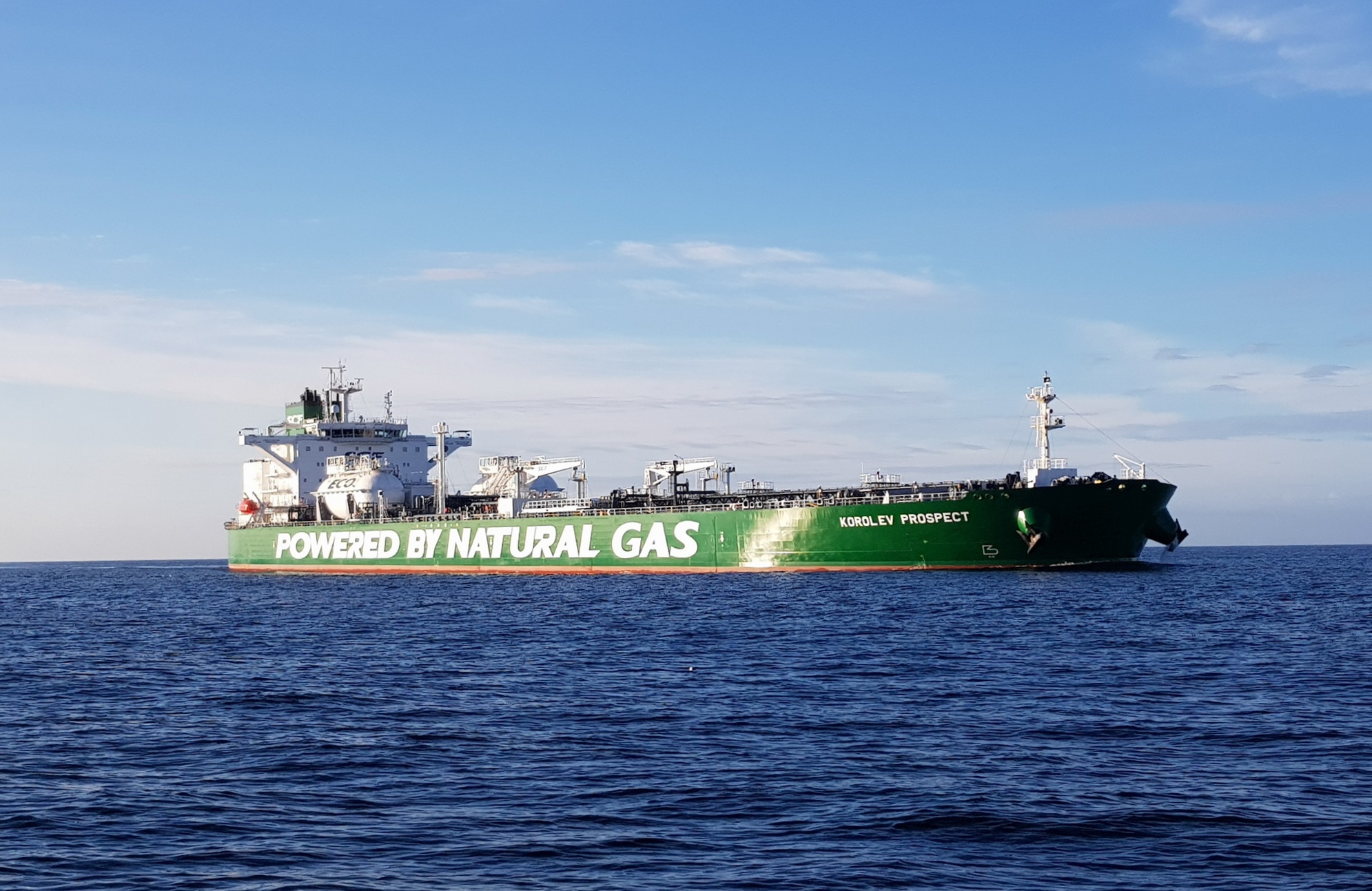 LNG-Fuelled Tanker Navigates Northern Sea Route