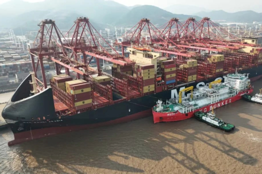 Ningbo-Zhoushan Conducts First LNG Bunkering of 2026 for MSC Boxship
