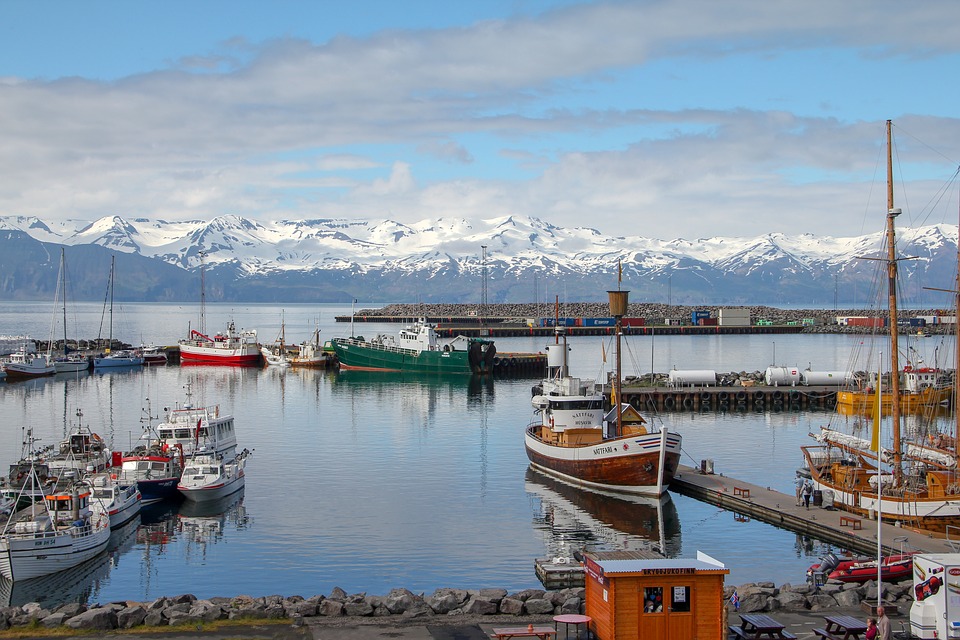 Iceland: Fishing Boat in Oil Spill Threat