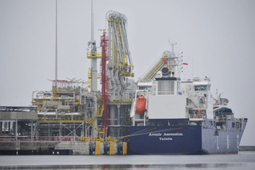 Polish Port Sees First Ship-to-Ship LNG Bunkering
